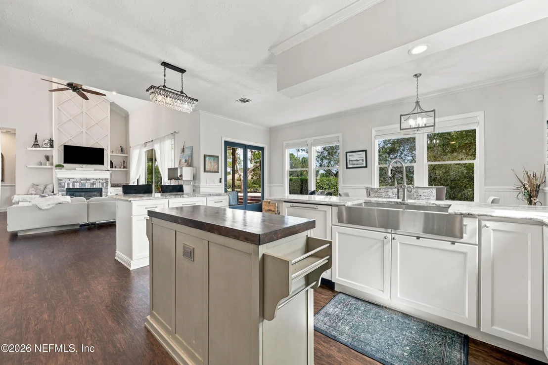 Photo of 500 TURNBERRY Lane