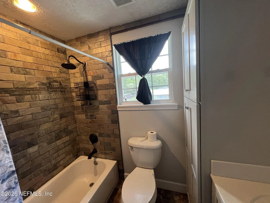 Photo of 468 TAYLOR Avenue