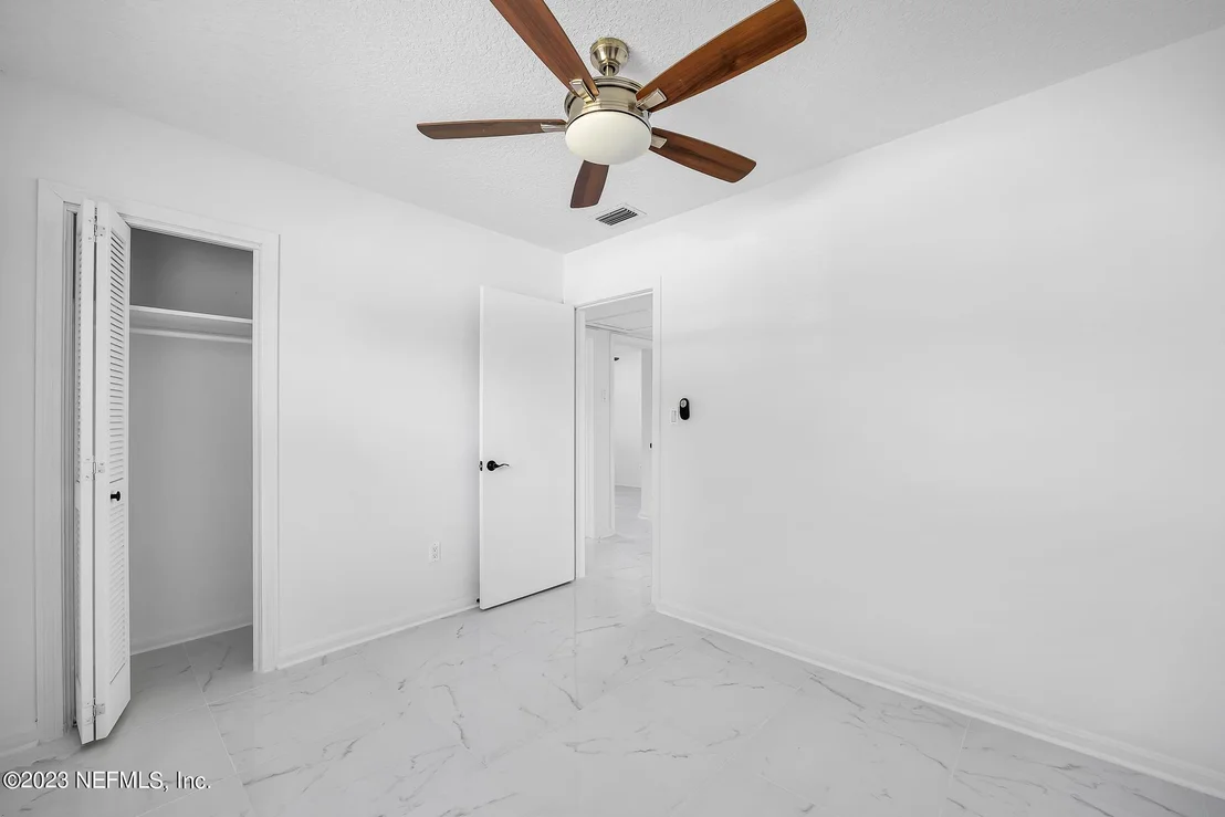 Photo of 2233 MAPLE LEAF Drive E