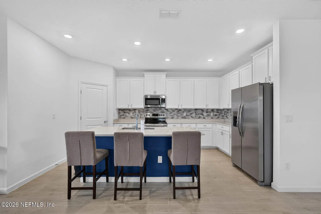Photo of 404 LAKE SINCLAIR Street