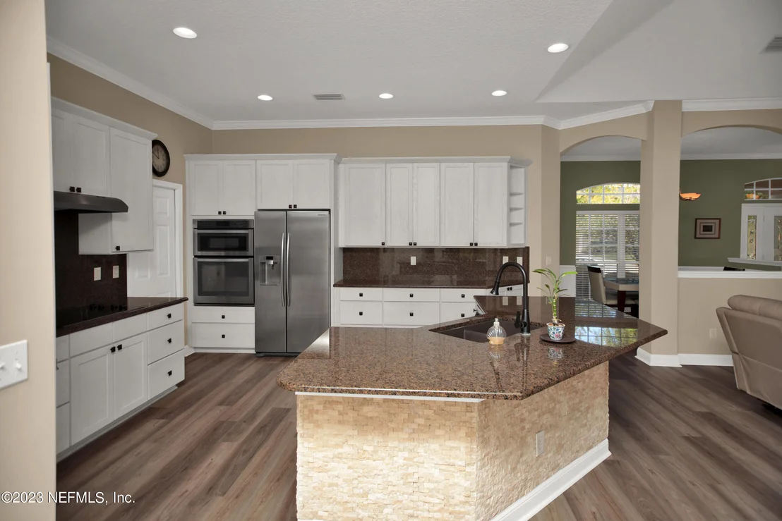 Photo of 944 OXFORD Drive