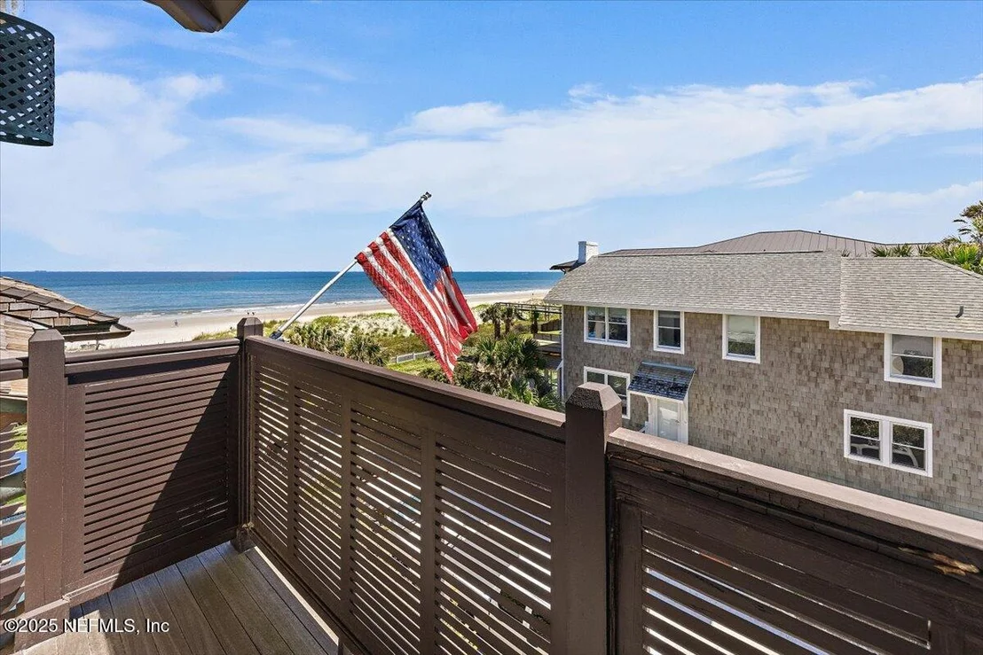 Photo of 1515 BEACH Avenue