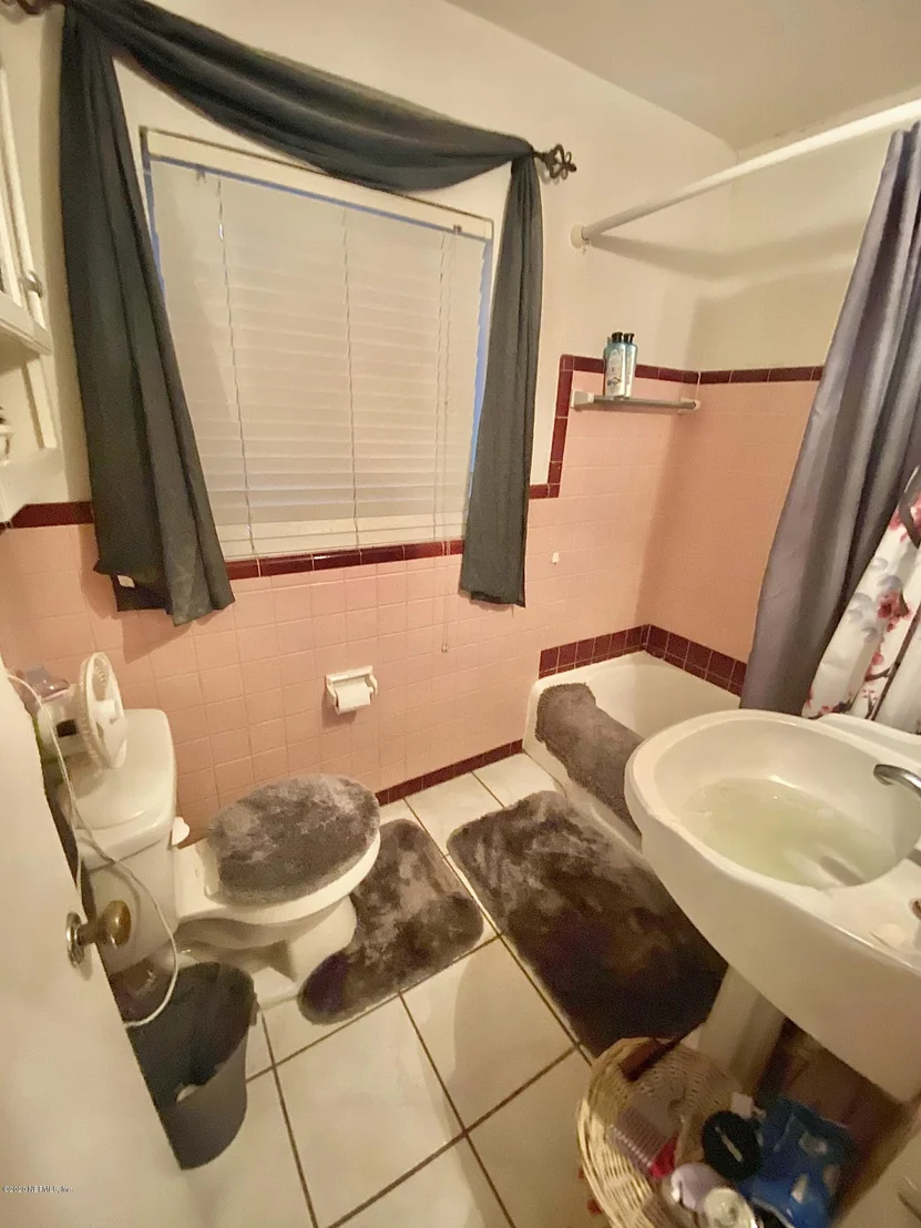 Photo of 826 LEAFY Lane