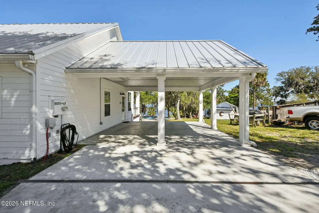 Photo of Unit 17 at 5577 HECKSCHER Drive