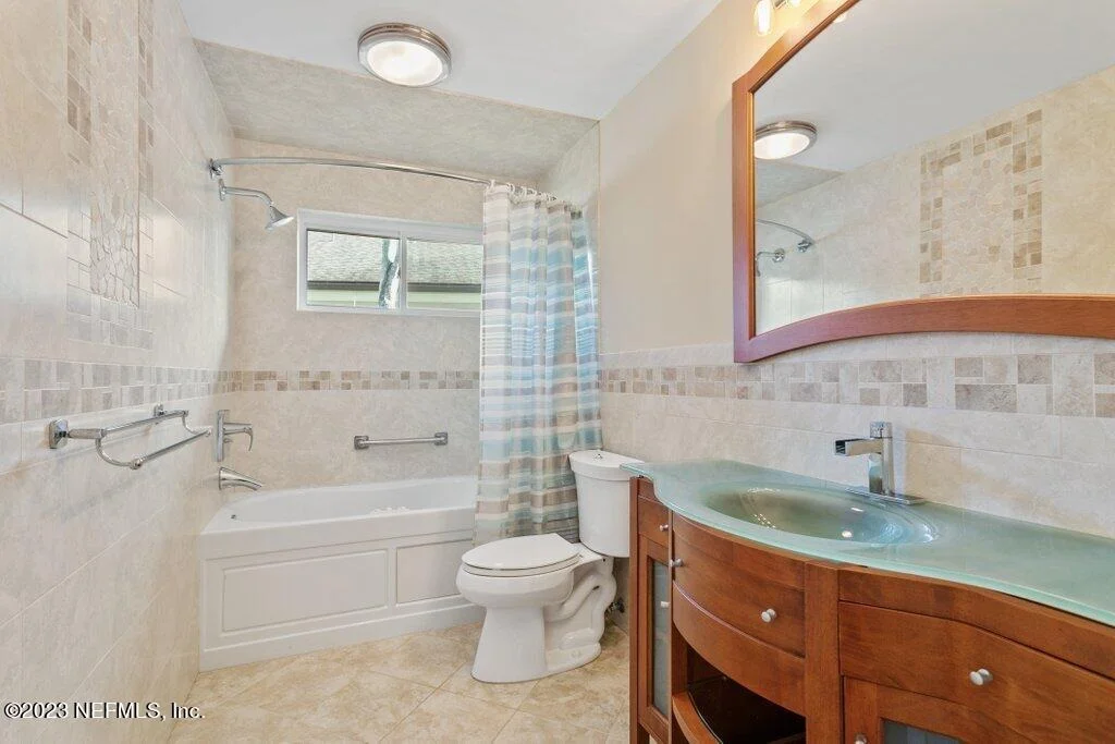 Photo of 241 OAK Drive S