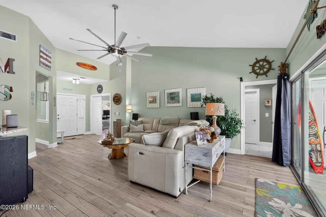 Photo of 1115 PALM Circle