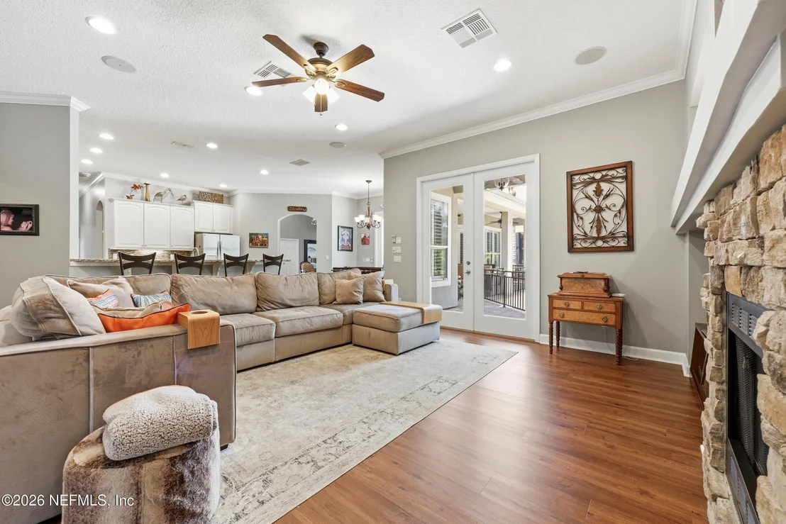 Photo of 828 RILEY Lane