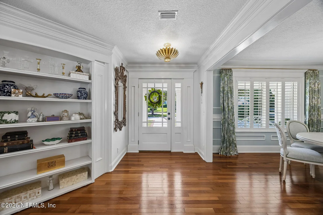 Photo of 1237 MAPLETON Road