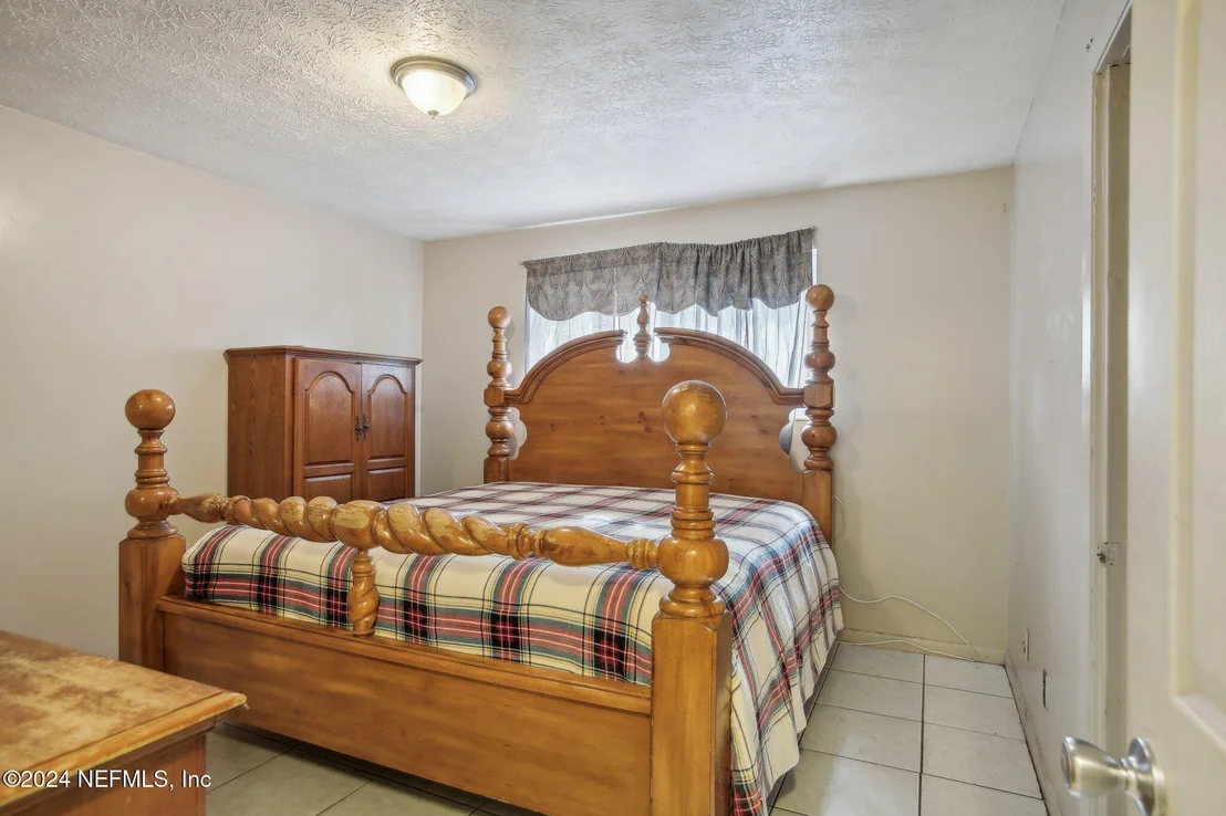 Photo of 5816 MONCRIEF Road