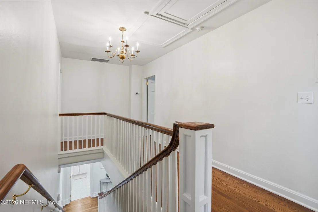 Photo of 1841 RIVER Road