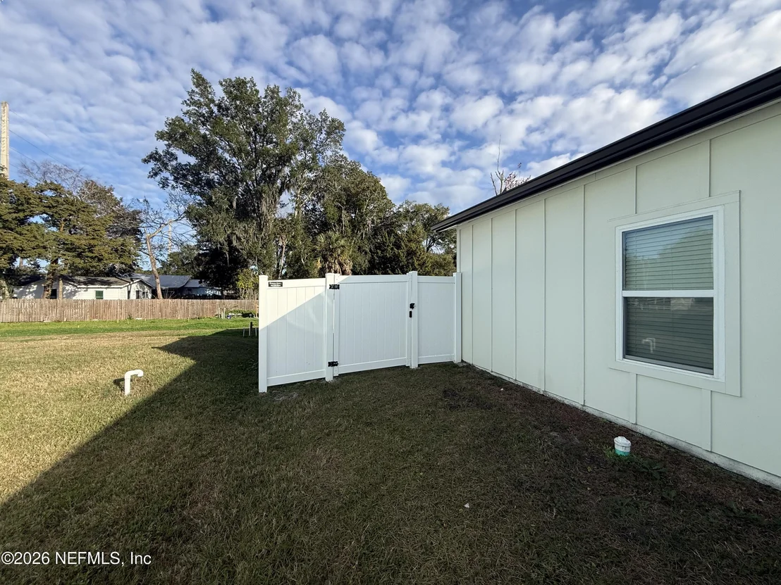 Photo of 824 S RODRIQUEZ Street
