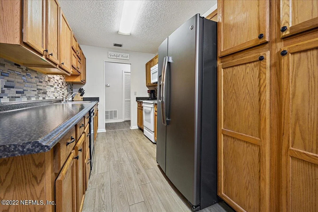 Photo of 8161 CAYUGA Trail N