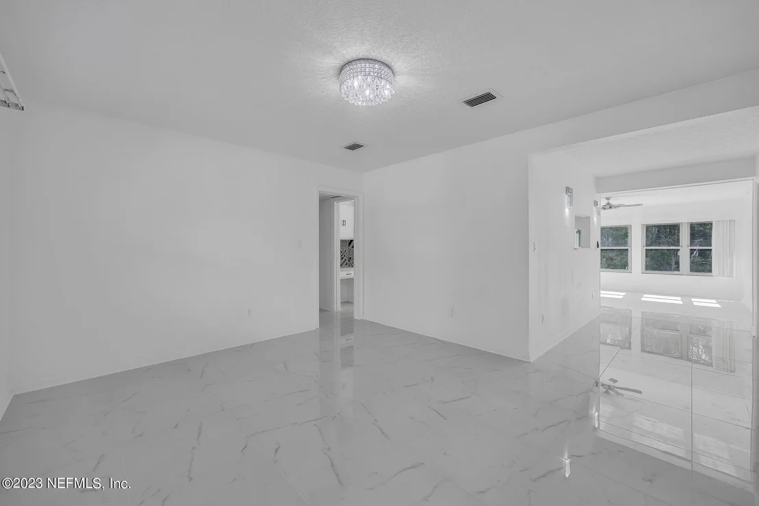 Photo of 2233 MAPLE LEAF Drive E