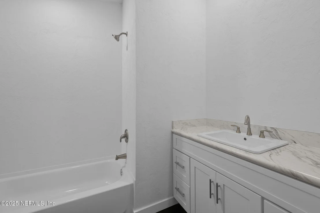 Photo of 102 FRONTENAC Street