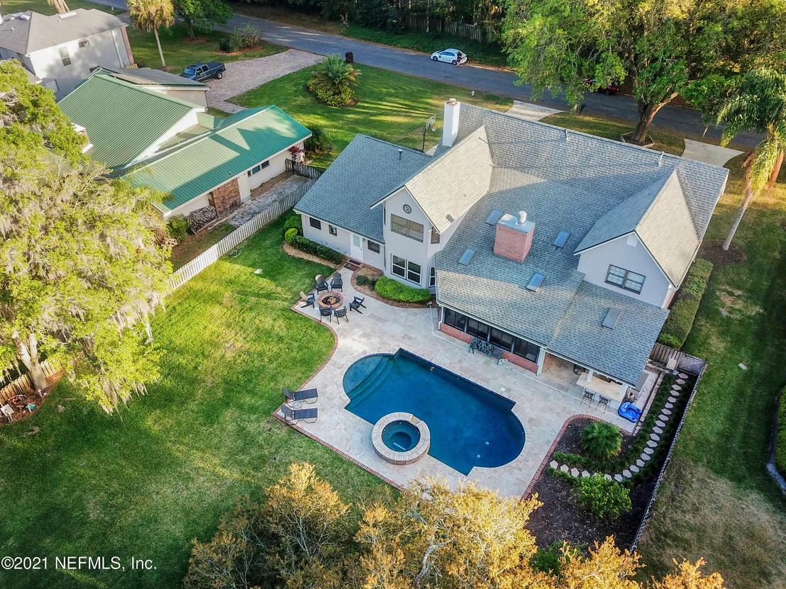 Photo of 405 OAK Drive S