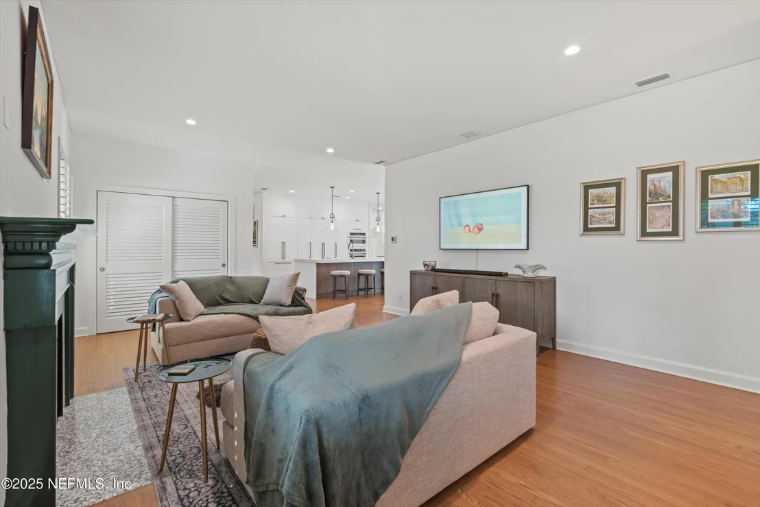 Photo of 2525 LAUREL Road