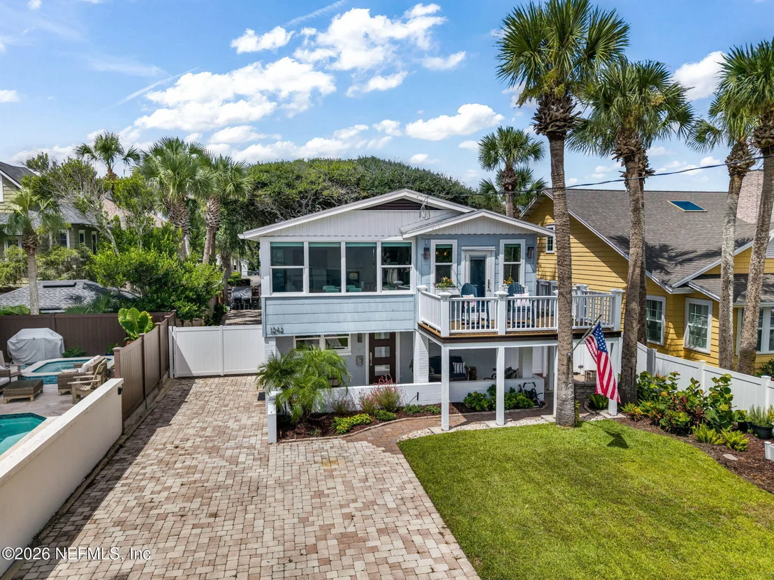 Photo of 1242 BEACH Avenue