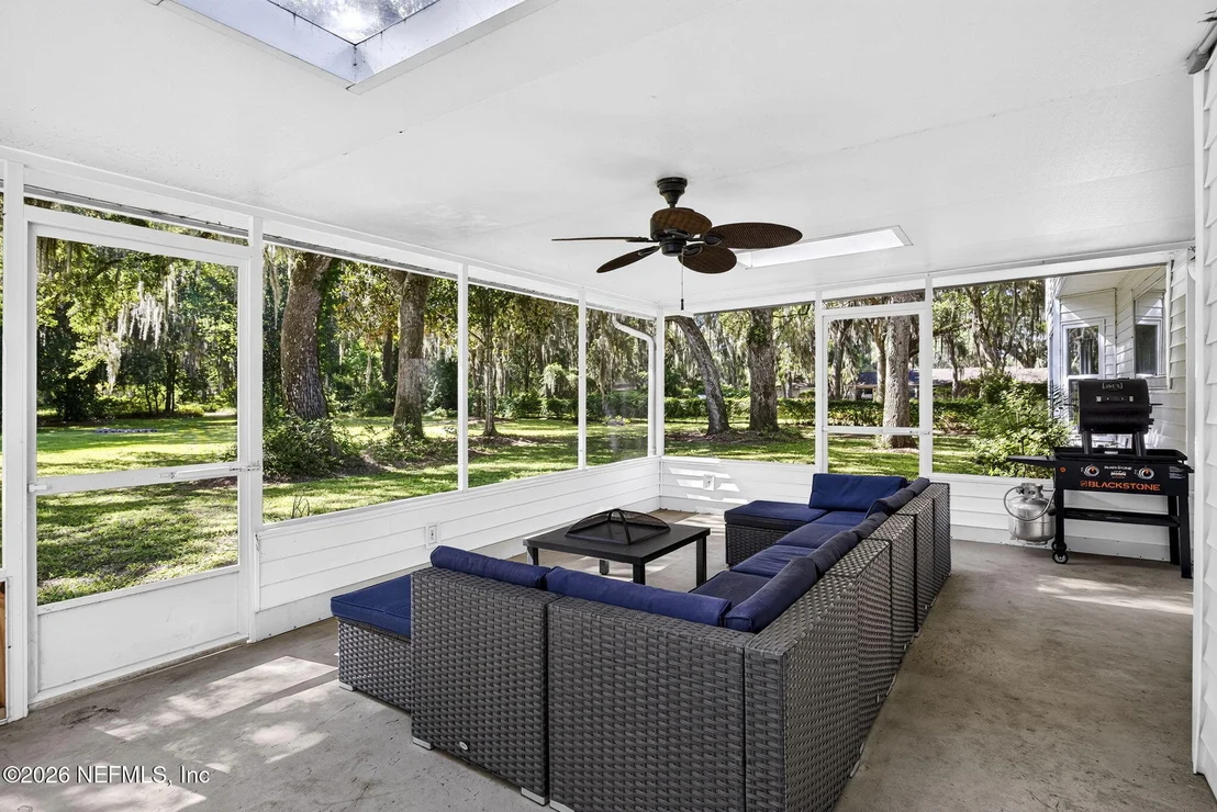 Photo of 8221 FOREST Court