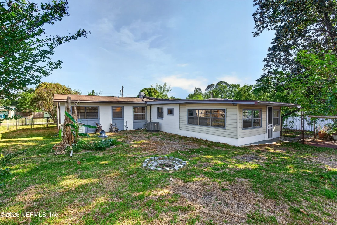 Photo of 7638 CREST Drive N
