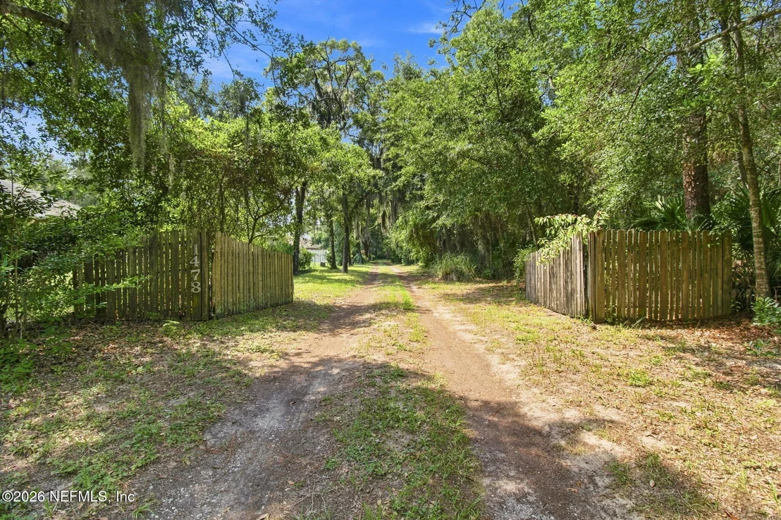 Photo of 1478 GATELY Road
