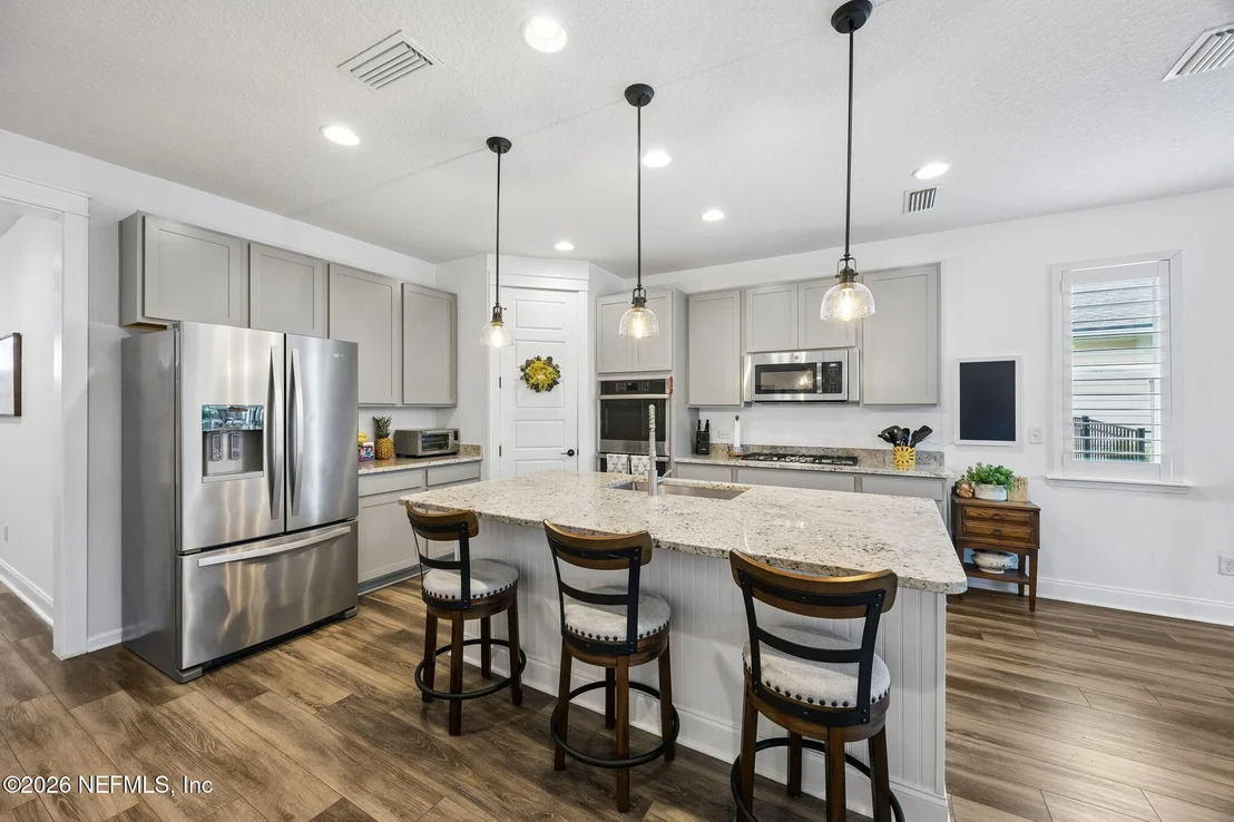 Photo of 141 LINSBURY Court