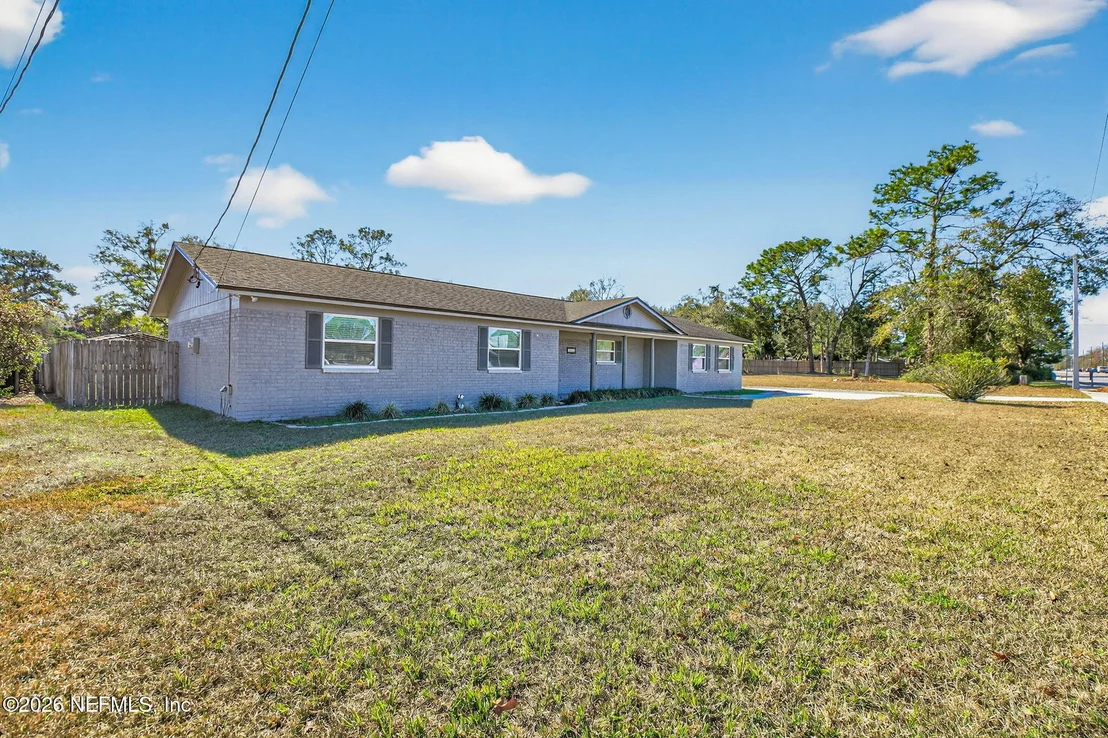 Photo of 8294 COLLINS Road