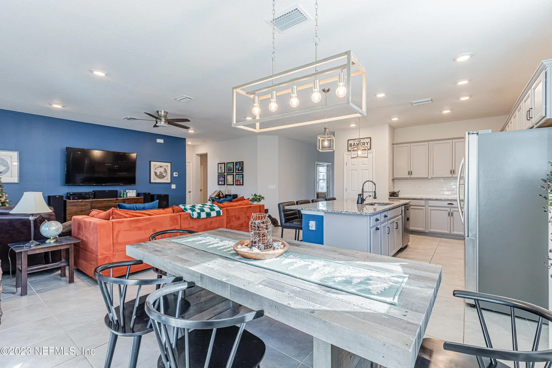 Photo of Unit 6 at 12056 BRIDGEHAMPTON Road