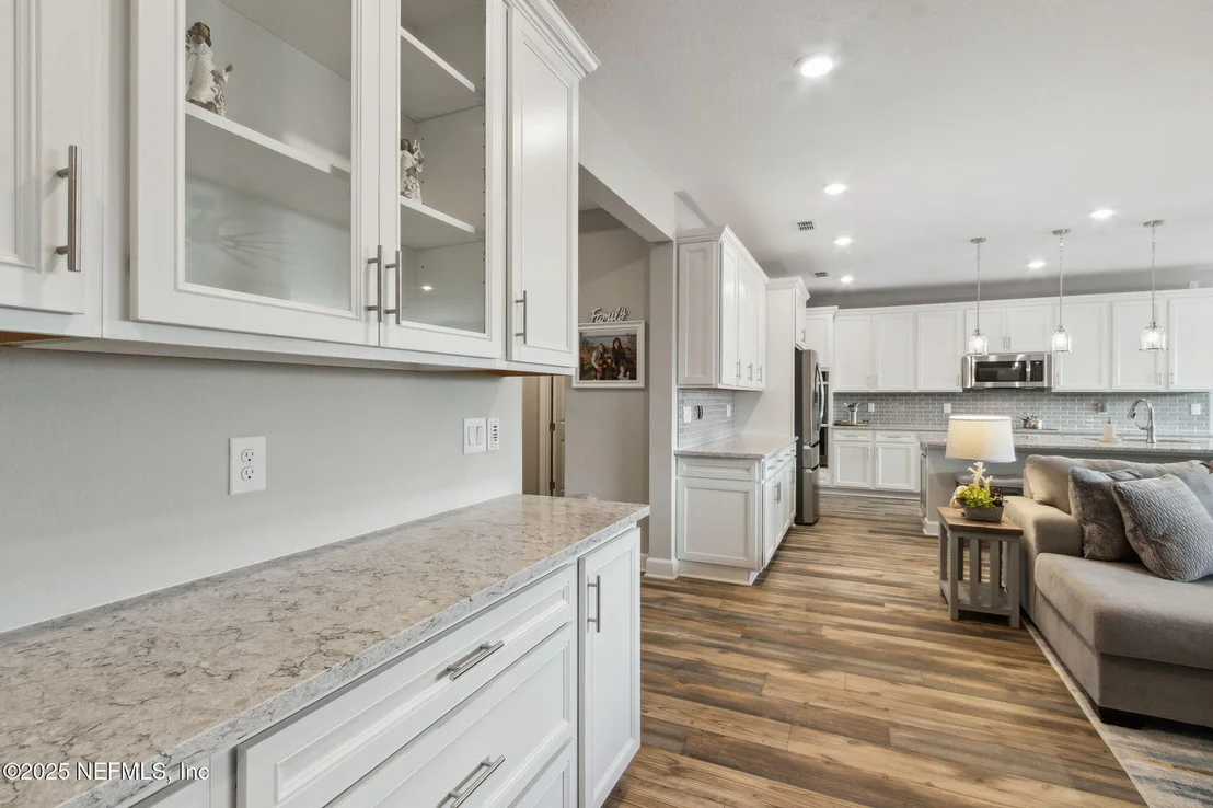 Photo of 85558 FALL RIVER Parkway