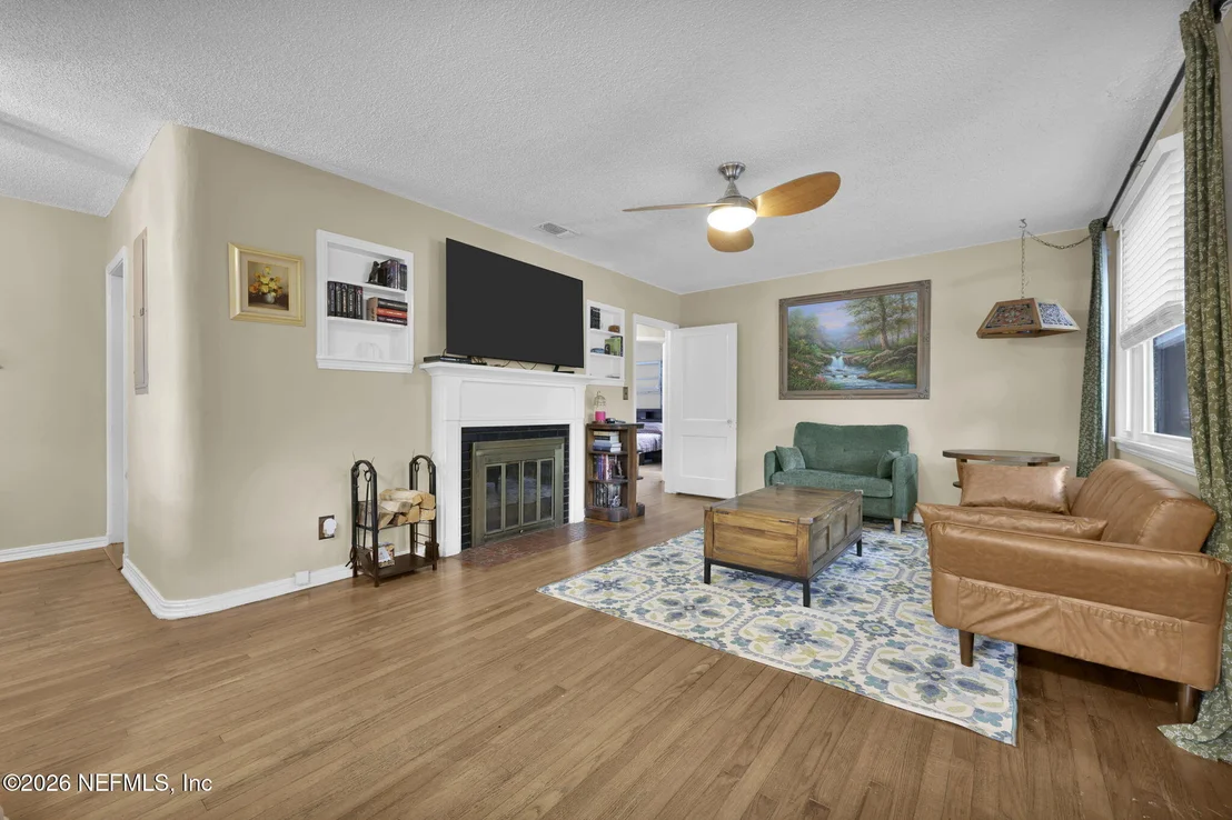 Photo of 1521 CHARON Road