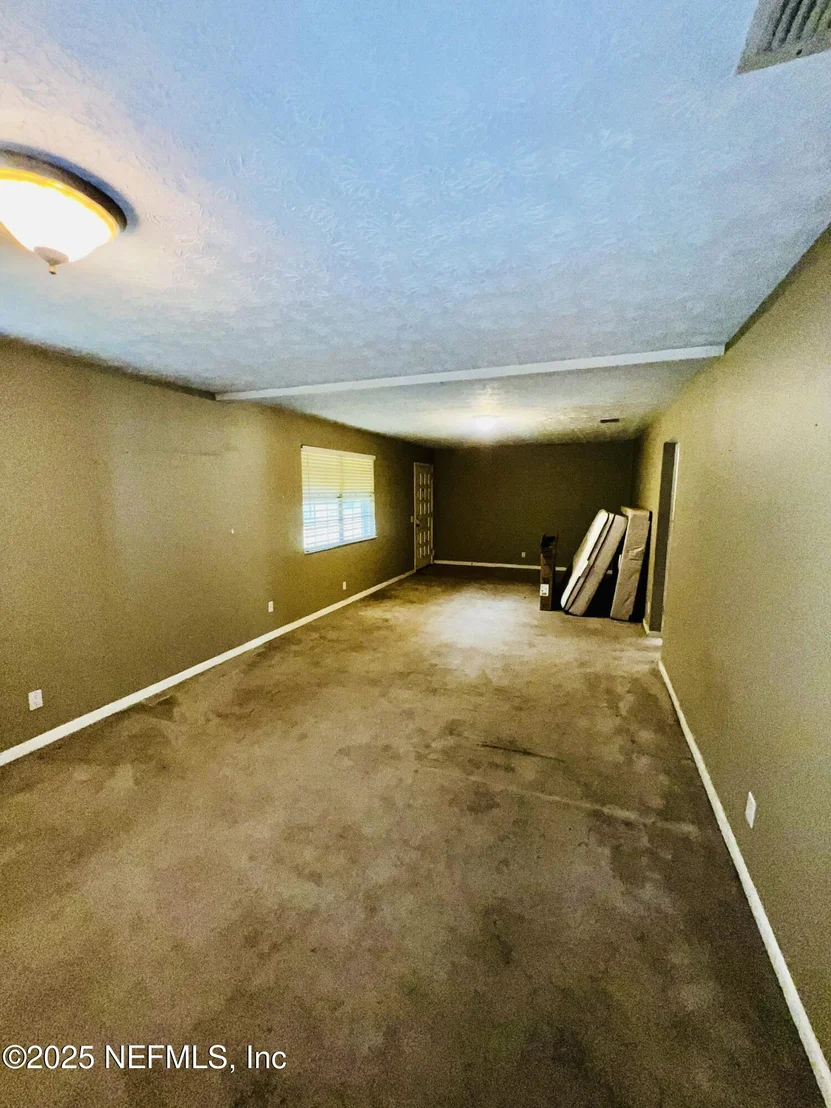 Photo of 2731 HOWARD Road