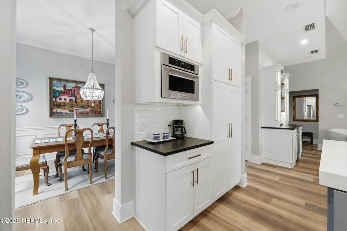 Photo of 521 SUNSET Drive