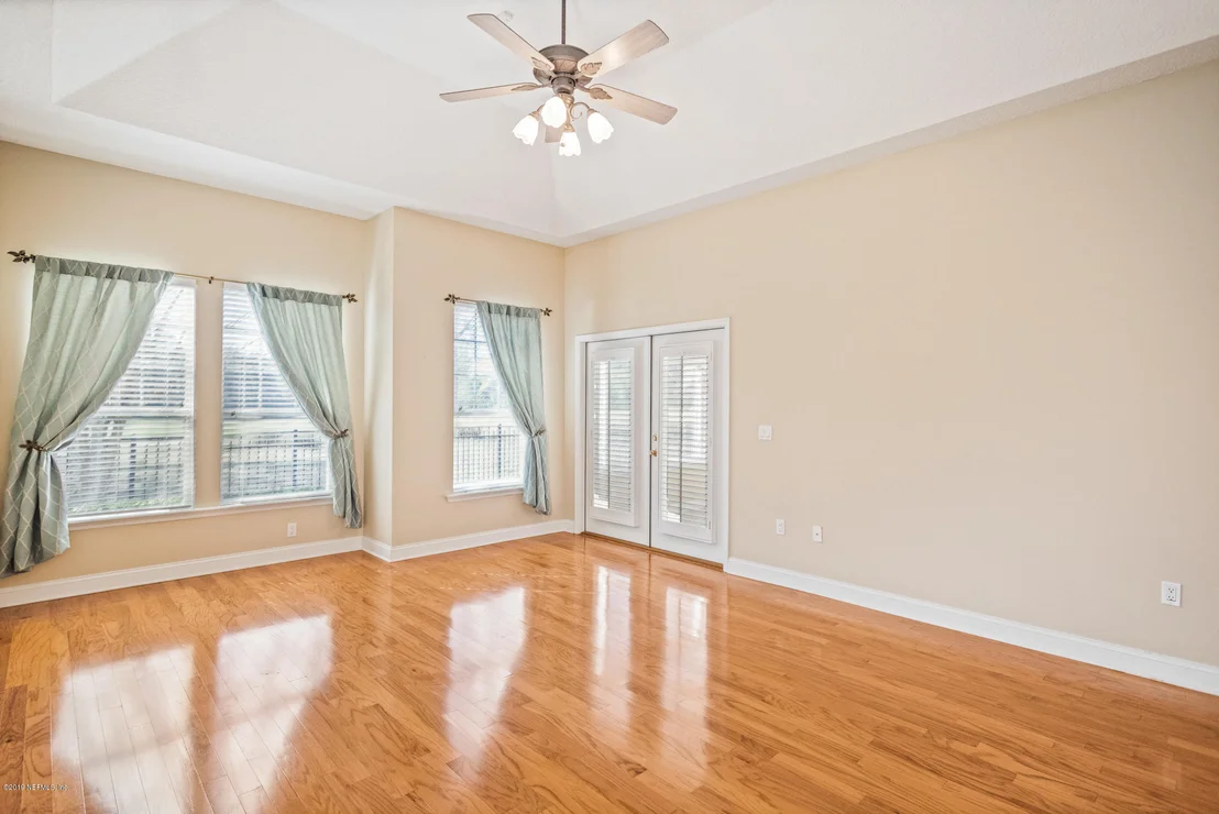 Photo of 821 EAGLE POINT Drive
