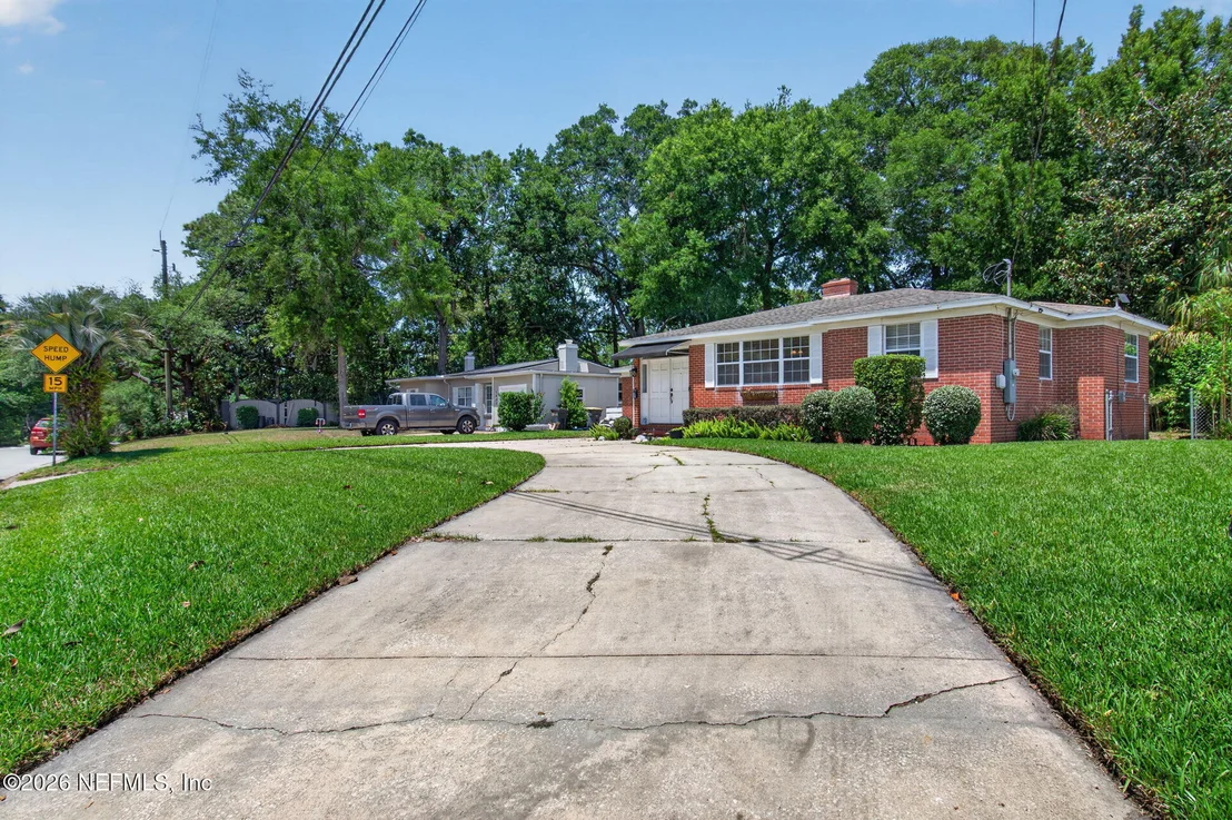 Photo of 1839 CORNELL Road