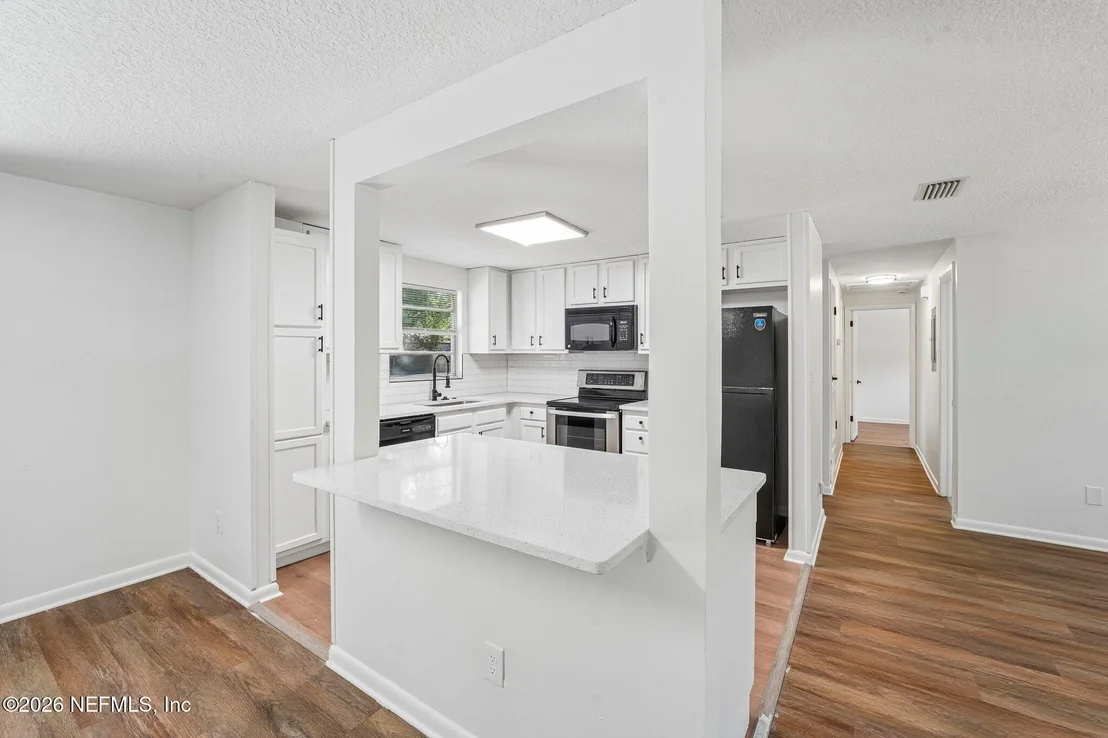Photo of 5105 SEABOARD Avenue