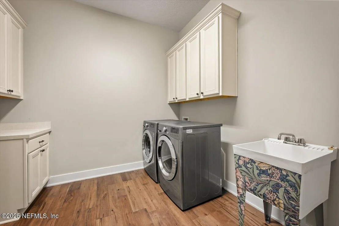 Photo of 305 SEAHILL Drive