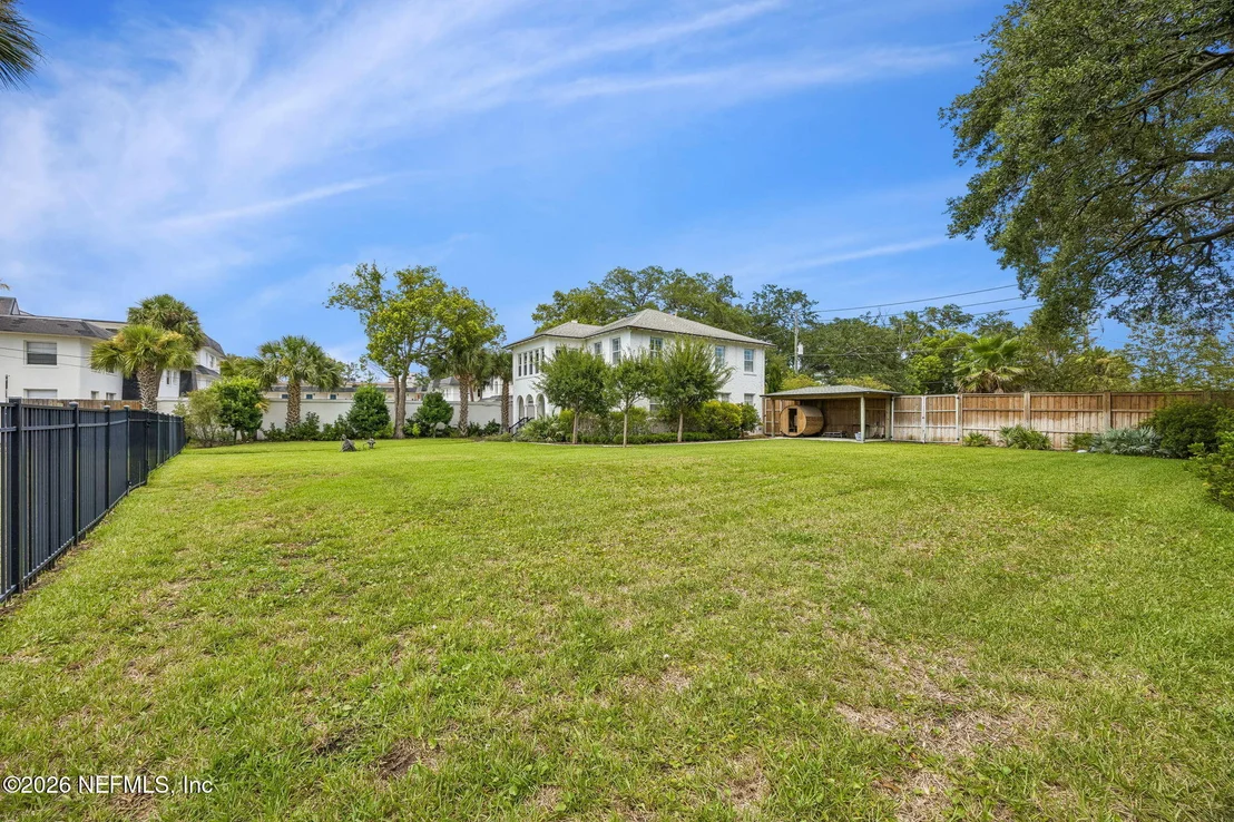 Photo of 1676 RIVER Road