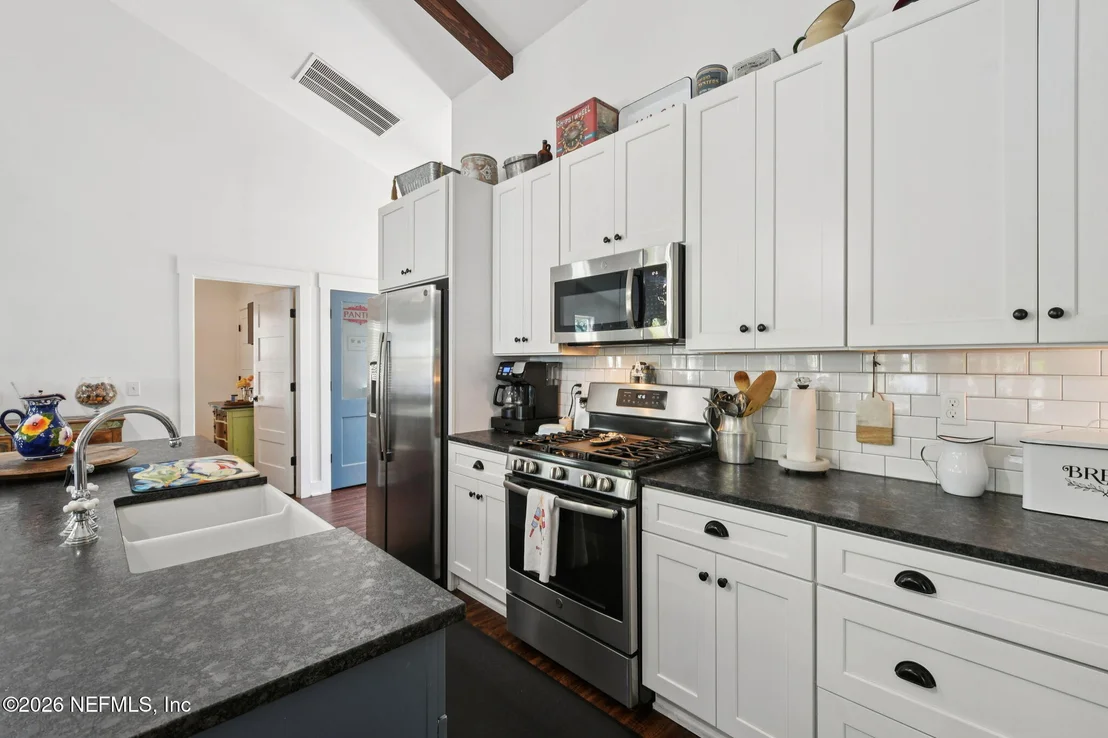 Photo of Unit 17 at 5577 HECKSCHER Drive