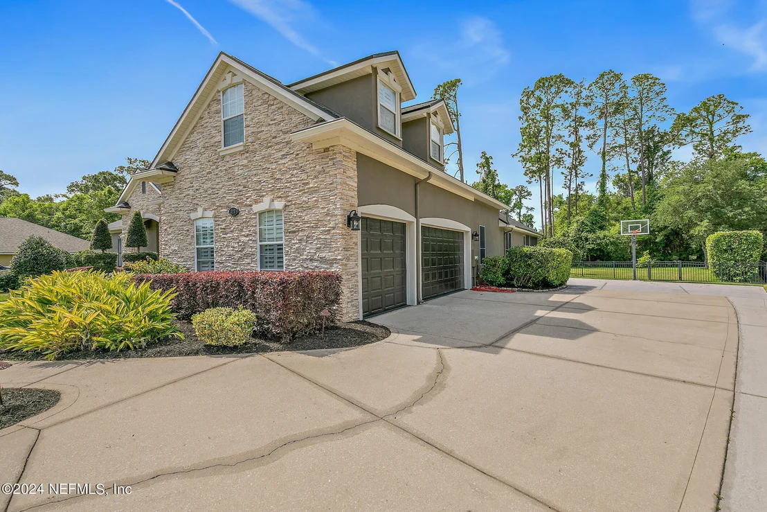 Photo of 329 SUMMERSET Drive