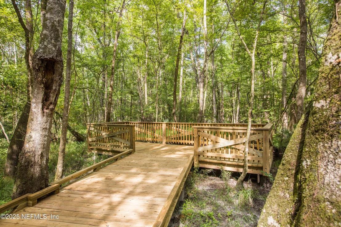 Photo of 595 KINGBIRD Drive