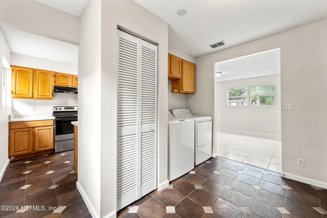 Photo of 6781 TINKERBELL Lane
