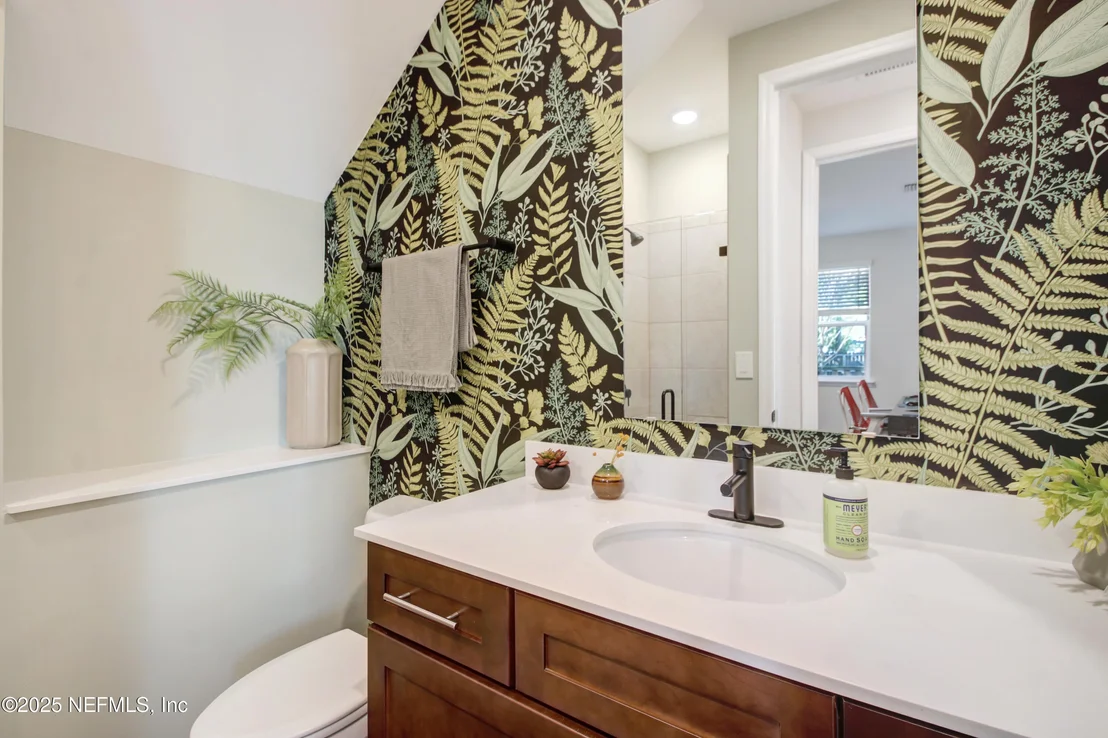 Photo of 1245 WALNUT Street