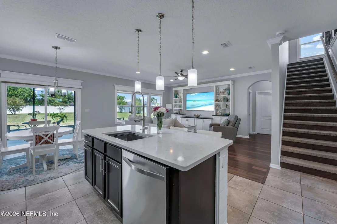Photo of 180 E POSITANO Avenue