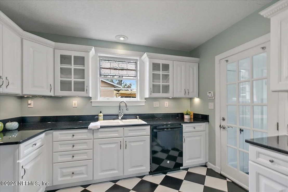 Photo of 1639 AVOCA Place