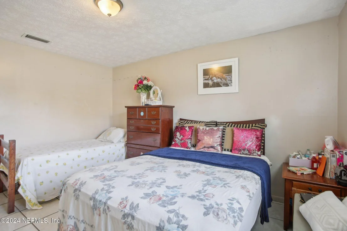 Photo of 5816 MONCRIEF Road