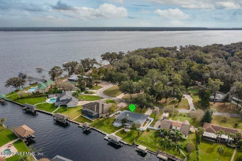 Photo of 241 OAK Drive S