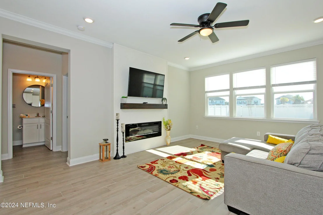 Photo of 242 SILVERLEAF VILLAGE Drive