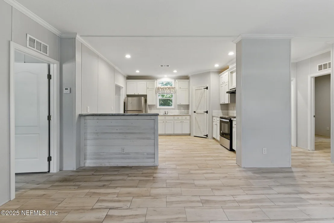 Photo of 106 HOWARD Drive