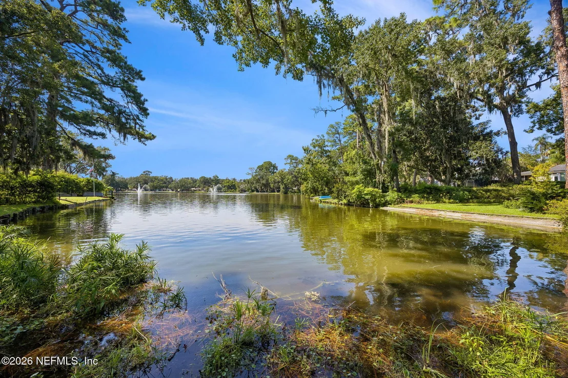 Photo of 1237 MAPLETON Road