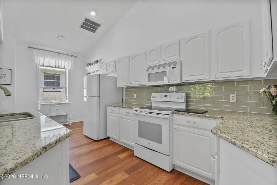 Photo of 561 BOXWOOD Place