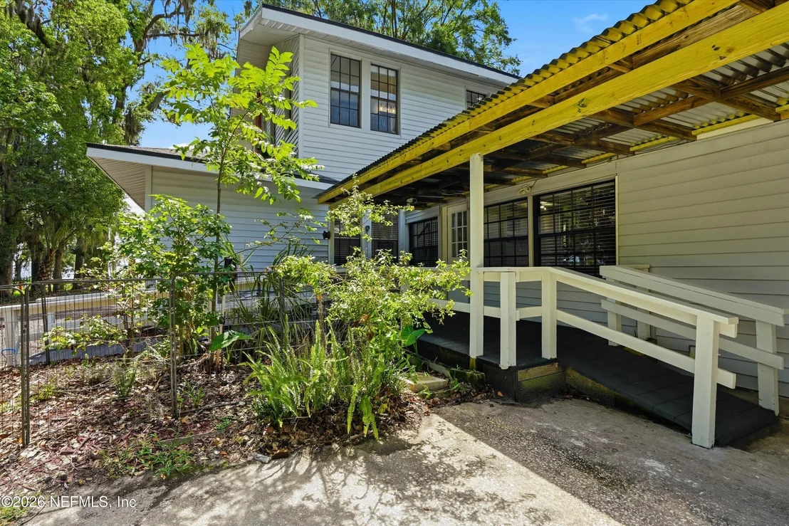 Photo of 1434 RIVER Road